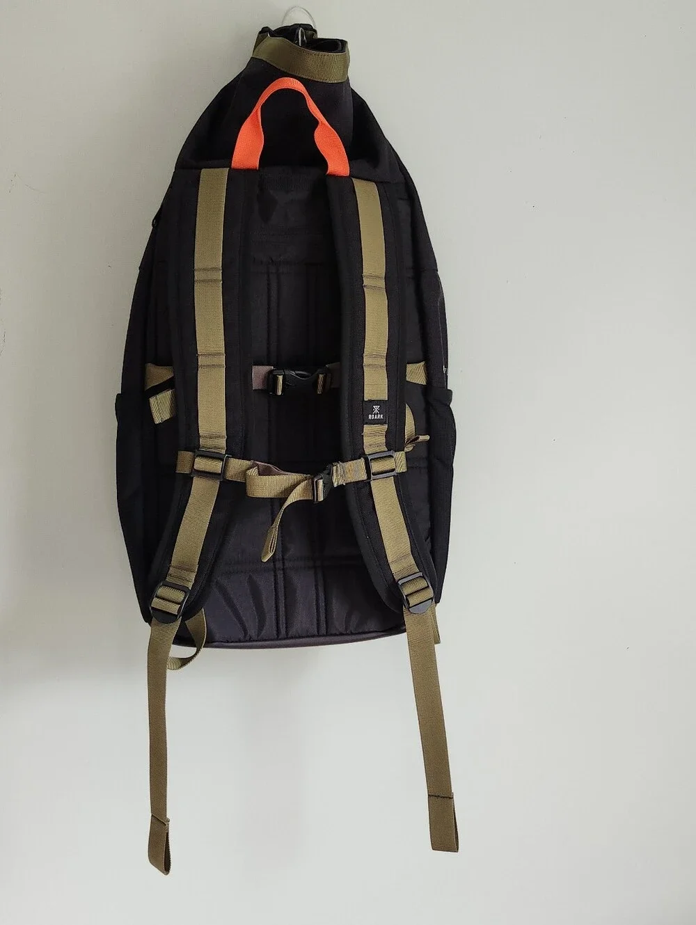 ROARK 27L 2.0 Passenger RA249 Travel Backpack Laptop pkt Black/Olive NWOT